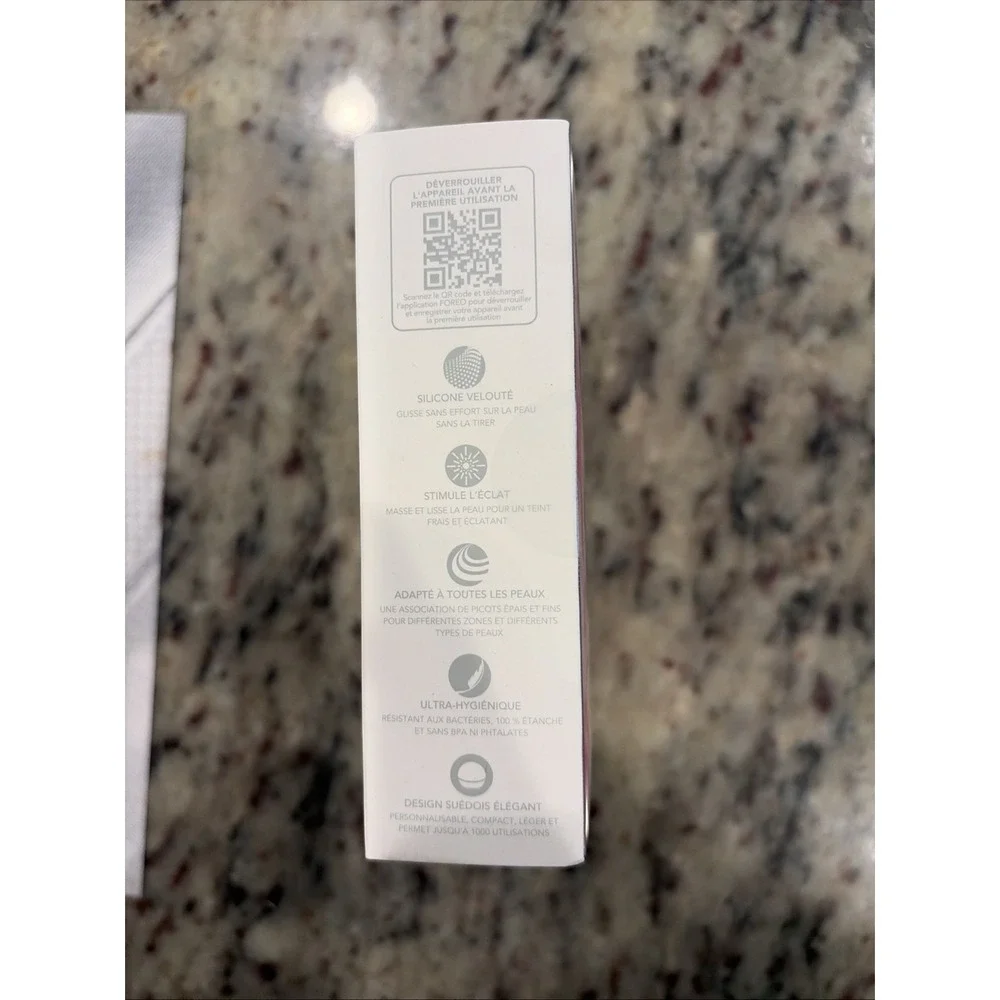 FOREO LUNA 4 Play Smart Facial Cleansing Device Cherry Up Rechargeable NEW